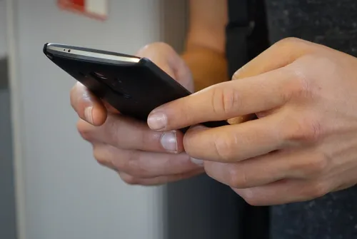 Un nouveau n° pour signaler les arnaques par SMS et appel