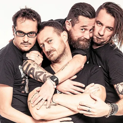 "L'humour, l'engagement, le rock... C'est ça l'esprit des Fatals...