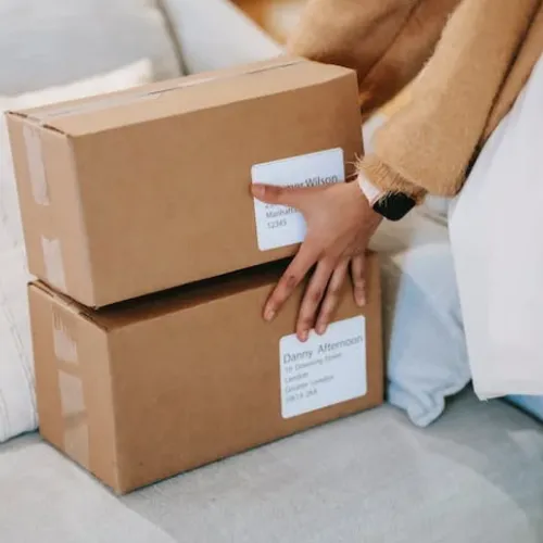 A l'approche des fêtes, attention aux arnaques aux colis !