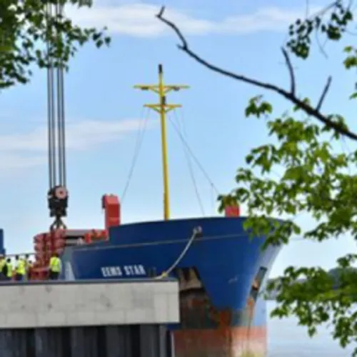 [ ECONOMIE - ARLES ] : LE PORT FLUVIAL D'ARLES OUVRE SES PORTES A...