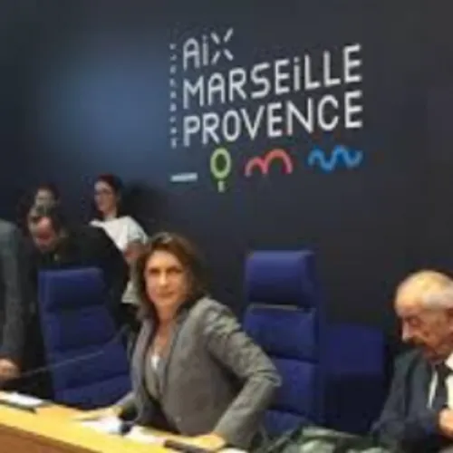 [ POLITIQUE - METROPOLE AIX-MARSEILLE PROVENCE ] : MARTINE VASSAL...