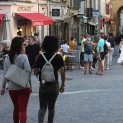 [ ECONOMIE - SALON DE PROVENCE ]: SALON CLASSEE AU 1ER RANG DES...