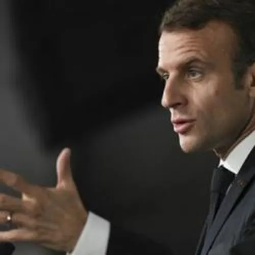[ MANIFESTATION - FRANCE ] MACRON RESTE DROIT FACE AUX GILETS JAUNES
