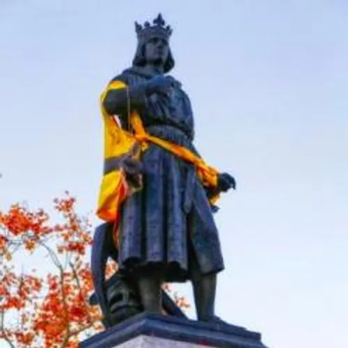 [ACTU-REGION] Aigues-Mortes : la statue de Saint Louis habillée...