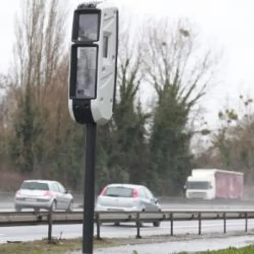 [ SOCIETE - FRANCE ] 400 RADARS DERNIERS CRIS DEBARQUENT SUR NOS...