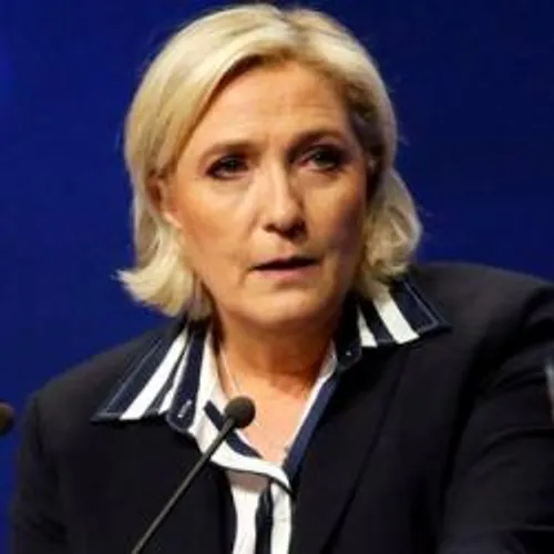 [ POLITIQUE - BEAUCAIRE ] En meeting à Beaucaire, Marine Le Pen...