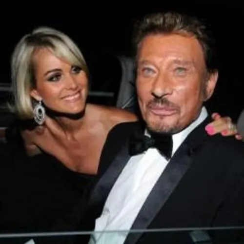 [ PEOPLE - FRANCE ] LAETITCIA HALLYDAY AU PIED DU MUR, SA STRATEGIE...