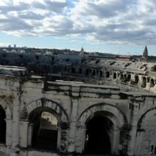 [ PATRIMOINE - NIMES ] "Dans quelle ville sont les arènes de...
