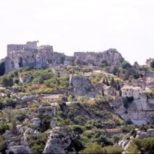 [ PATRIMOINE - BAUX DE PROVENCE ] Pays d'Arles : les Baux sont...