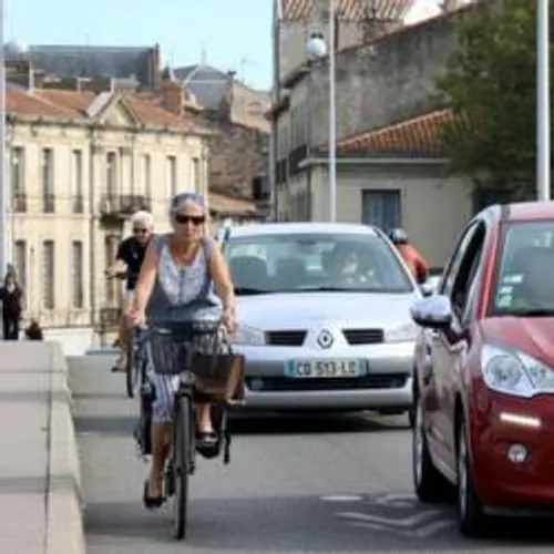 [SOCIETE]: Arles : les cyclistes crient leur désarroi.