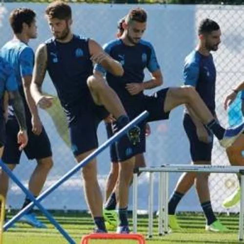 [FOOTBALL]: Dijon-OM : prise de tête en défense.