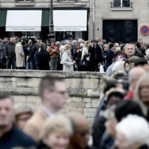 [ HOMMAGE ] Hommage populaire à Jacques Chirac : affluence...