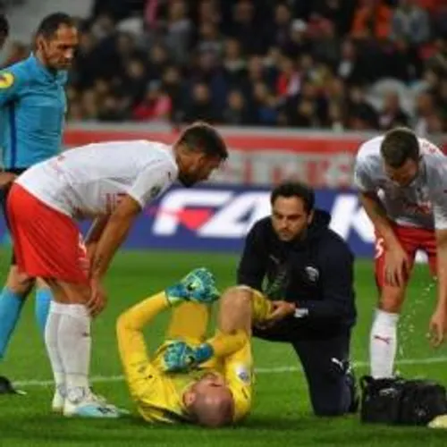 [ SPORT - FOOTBALL ] L1: le gardien de Nîmes Paul Bernardoni...