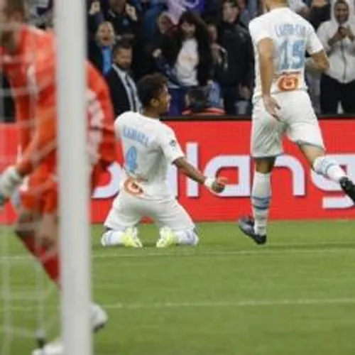 [FOOTBALL]: L'OM renoue avec le succès face à Strasbourg et se...