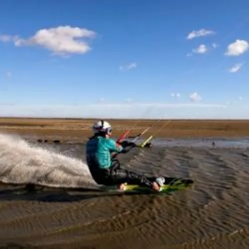 [SPORT]: Kitesurf : Alexandre Caizergues et le retour du "Salt and...