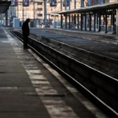 [ GREVE - FRANCE ] Mouvement reconduit à la SNCF jusqu'à lundi, les...