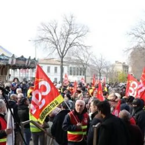 [ GREVE - ARLES ] Contre la réforme des retraites, une...