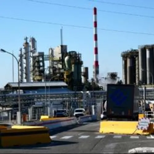 [ SOCIETE - BOUCHES-DU-RHONE ] Les raffineries des Bouches-du-Rhône...