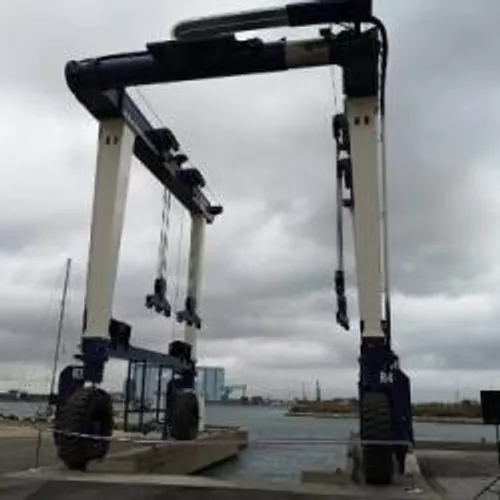 [ NAUTISME / INVESTISSEMENT - PORT ST LOUIS du RHONE ] POUR SES 30...