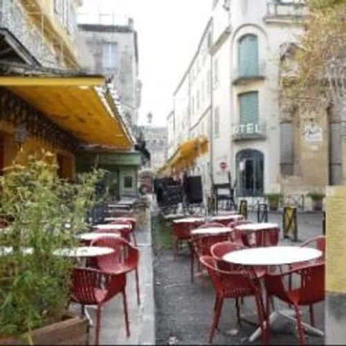 Economie: «Peut-être une réouverture des cafés, restaurants en...