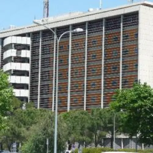 Arles : l'hôpital Joseph-Imbert, objet architectural très soigné.