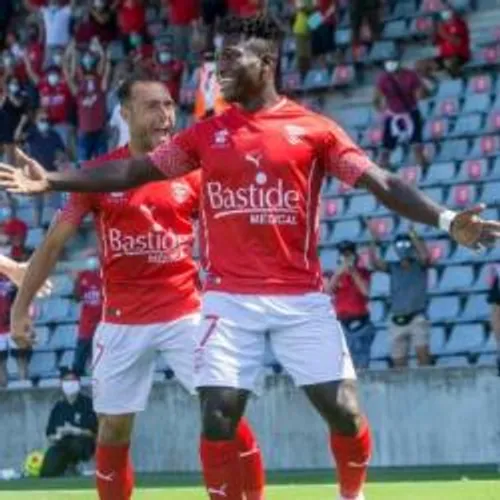 Football : Nîmes large vainqueur de Brest pour la première de la...