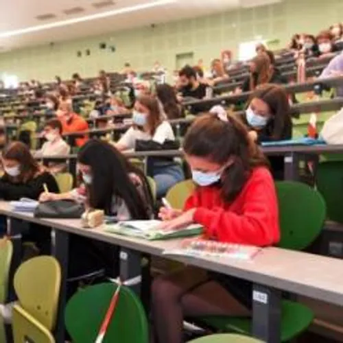 Difficile de garder ses distances à la fac !