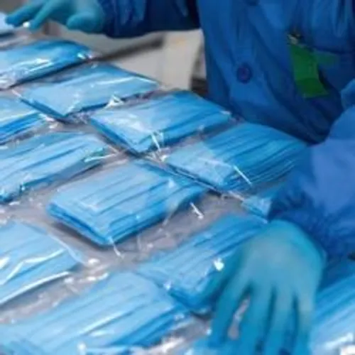 La start up "PROTECTO", une usine de masques à Arles.