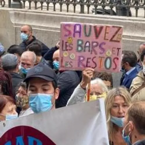 [Coronavirus] : des centaines de personnes rassemblées ce matin...