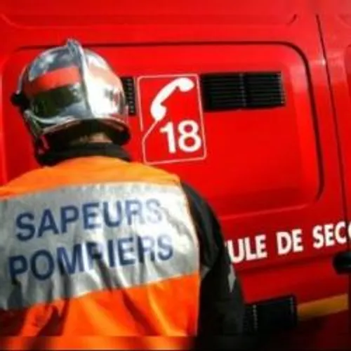 [FAITS-DIVERS]: Istres : un bâtiment agricole rempli de foin en feu.