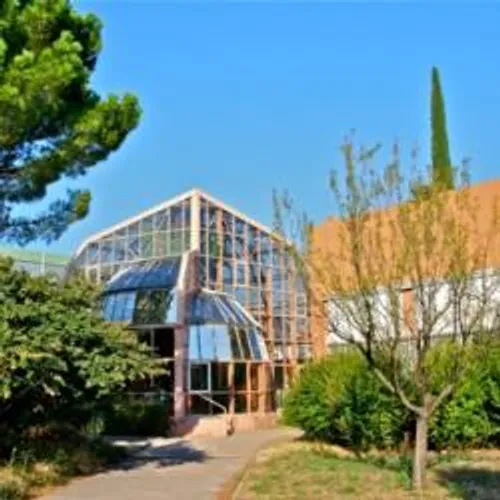 [EDUCATION]: Plusieurs DIzaines de personnes se sont rassemblées...