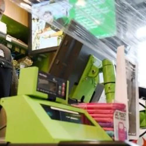 [COVID-19]: Reconfinement : quels sont les commerces essentiels qui...