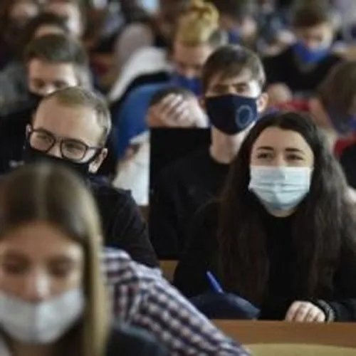 [EDUCATION]: 172 000 étudiants de la région paca ne peuvent plus se...