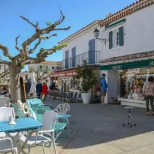 [ECONOMIE]: les commerçants des saintes marie de la mer ont pu...