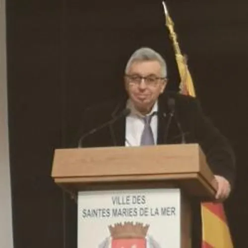 [HOMMAGE]: Roland Chassain, maire des Saintes Marie de la mer...