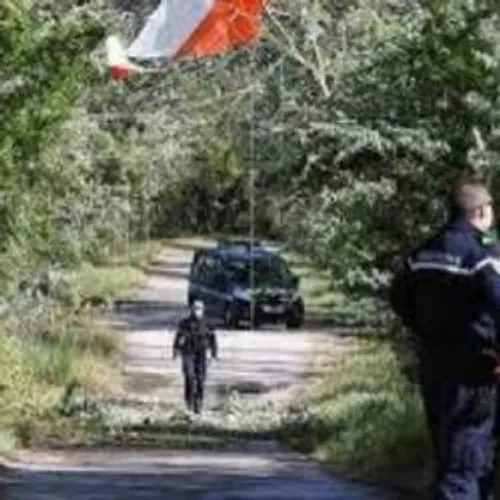[REGION]: Un atterrissage d’urgence d’un avion école de l'Armée de...