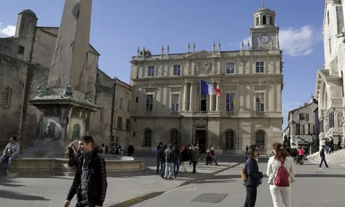 En mairie d'Arles, les promotions de hauts cadres qui ne passent pas.