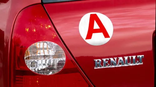 [ FAIS DIVERS - NIMES ] : UNE JEUNE CHAUFFARDE A SEVIT SUR LES...