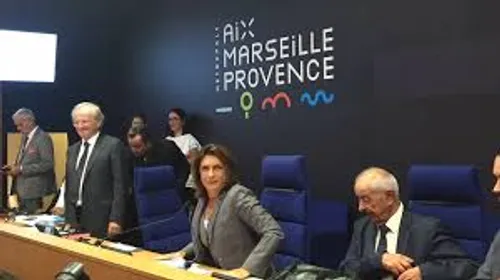 [ POLITIQUE - METROPOLE AIX-MARSEILLE PROVENCE ] : MARTINE VASSAL...