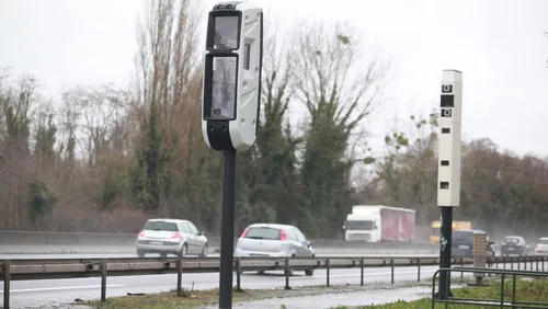 [ SOCIETE - FRANCE ] 400 RADARS DERNIERS CRIS DEBARQUENT SUR NOS...