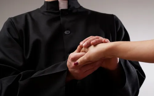 [ RELIGION - PACA ] "OUI POUR LE MARIAGE DES HOMMES D'EGLISE, NON...