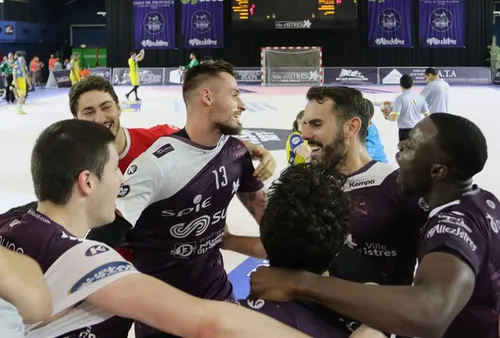 [ SPORT - HANDBALL ] ISTRES : CHAMPAGNE POUR ISTRES