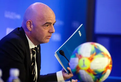[FOOTBALL]: La Fifa va limiter les commissions des agents et les...