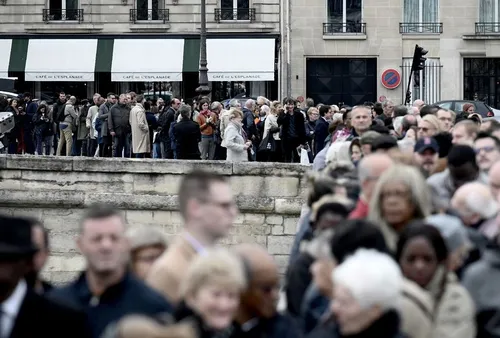 [ HOMMAGE ] Hommage populaire à Jacques Chirac : affluence...