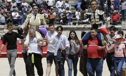 [ CULTURE - ARLES ] l'interdiction de la corrida aux mineurs fait...