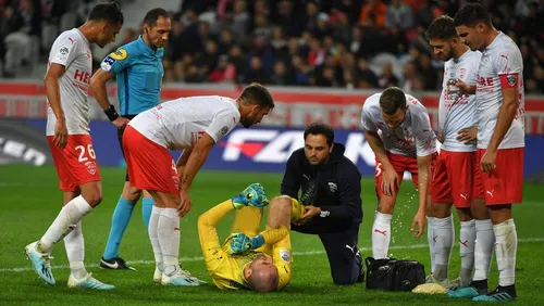 [ SPORT - FOOTBALL ] L1: le gardien de Nîmes Paul Bernardoni...