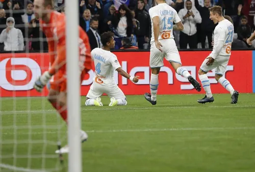 [FOOTBALL]: L'OM renoue avec le succès face à Strasbourg et se...