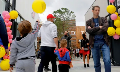 [ECONOMIE]: Shopping promenade à Arles : forte affluence pour le...