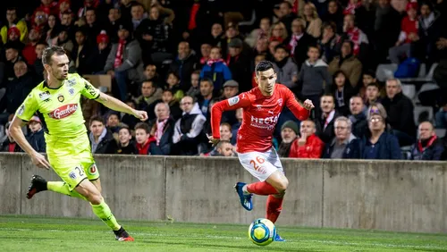 (Football / Ligue 1]: Nîmes réalise la passe de quatre face à...