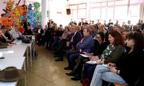 [ POLITIQUE - ARLES ] les élus disent leur attachement à la culture...